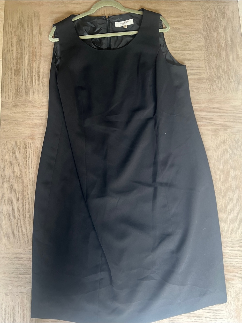 Jones Studio Black Sleeveless Sheath Dress